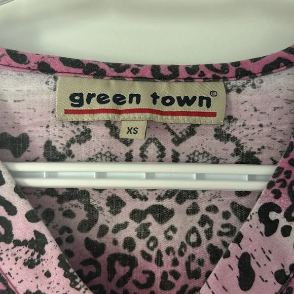 Women’s Scrub Top - Picture 3 of 3